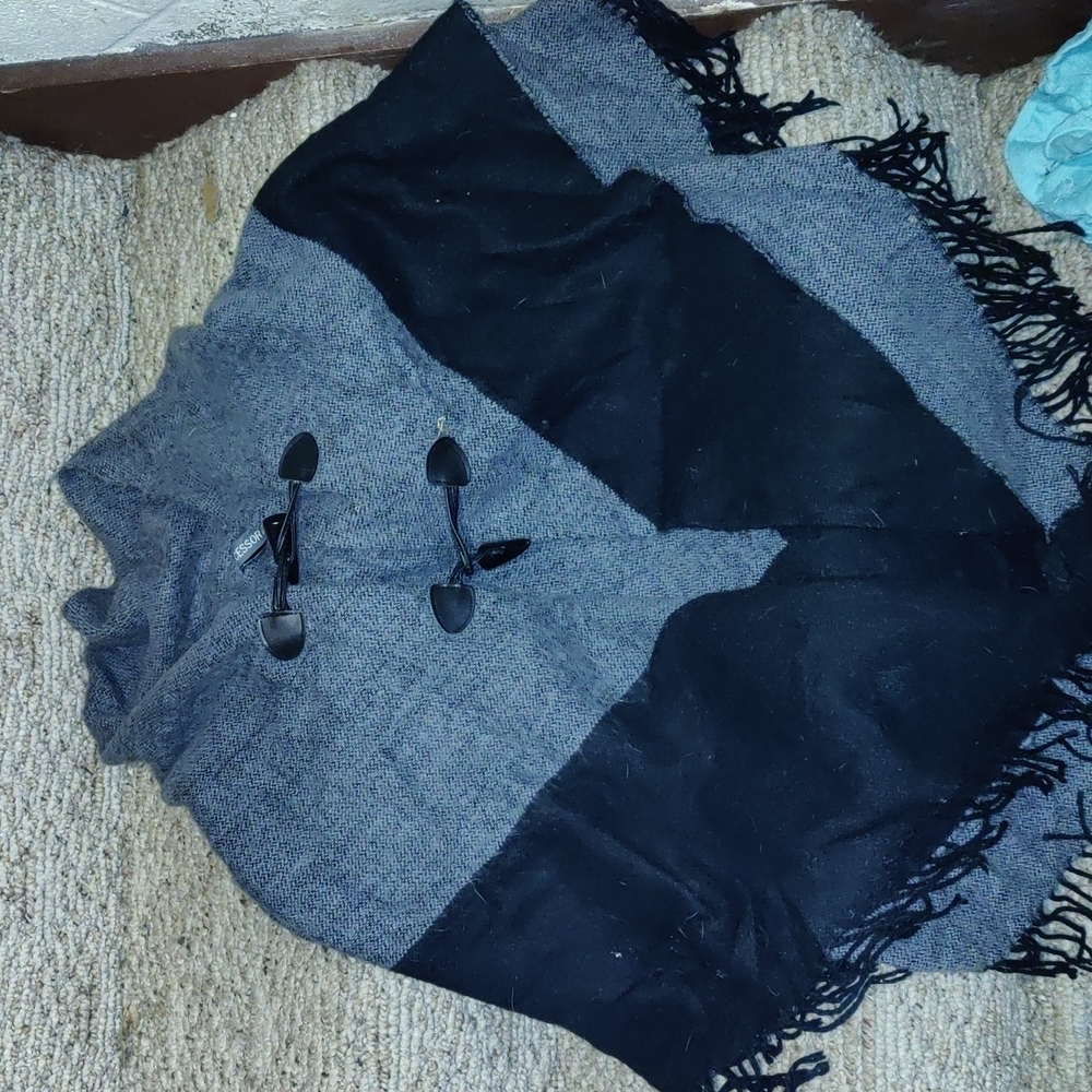 Like new black shawl
